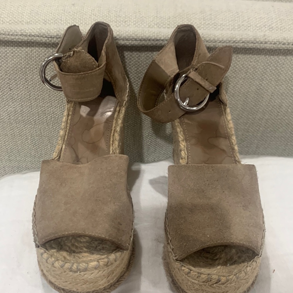 Marc Fisher beige wedge